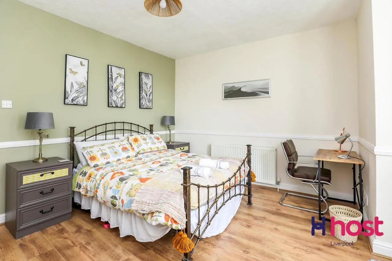 Carlton Villa: Gorgeous Detached Home With Parking Liverpool Holiday home