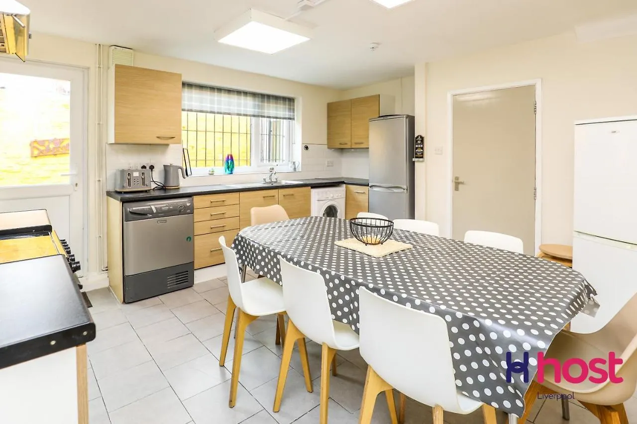 Carlton Villa: Gorgeous Detached Home With Parking Liverpool