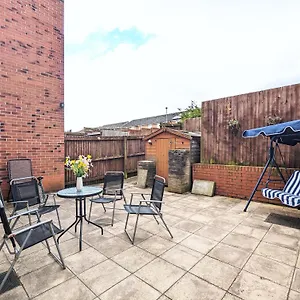 Holiday home Large 4-bedrooms & 3 Bath Townhouse, Free Parking, Liverpool